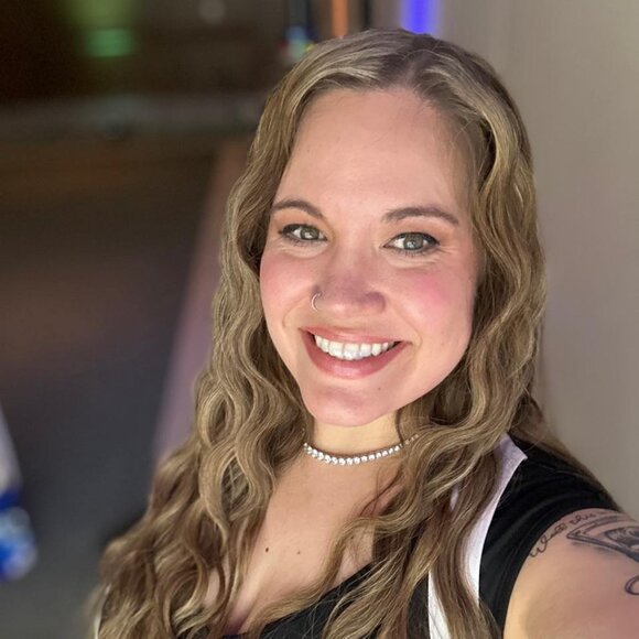 Meet your Poshers, Mary and Bill! - Picture 9 of 10